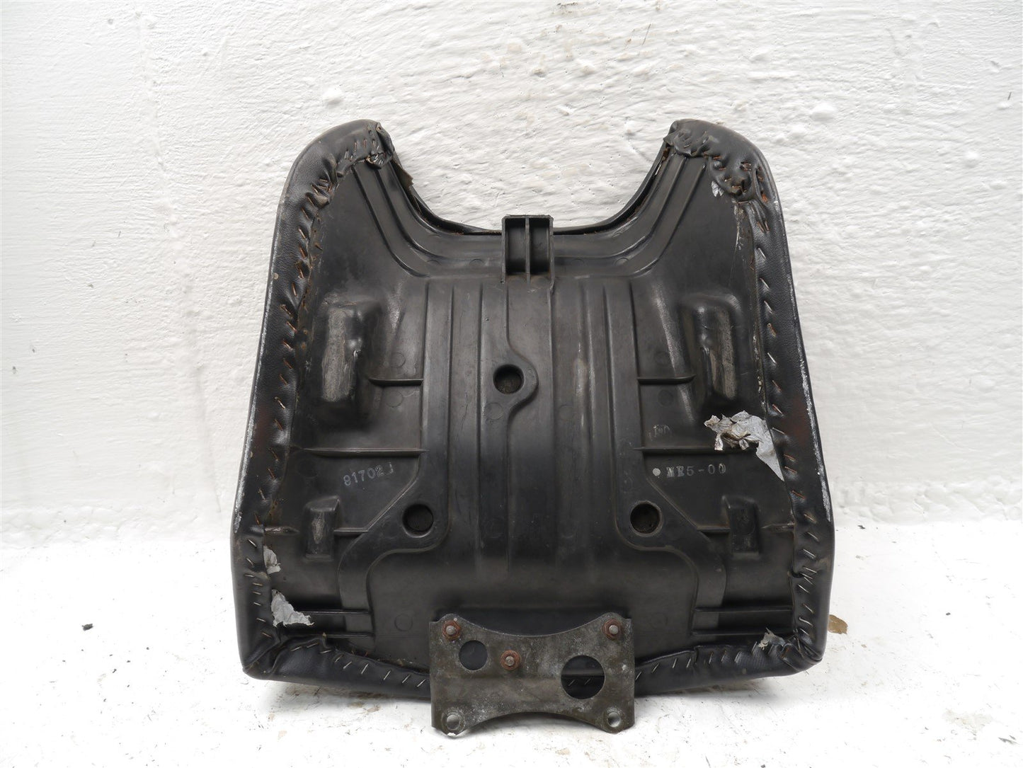 HONDA PC800 PACIFIC COAST FRONT SEAT (TORN)