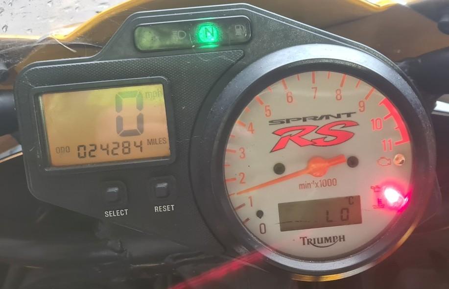 TRIUMPH SPRINT 955i RS 1999-2004 CLOCKS SPEEDOMETER 24K