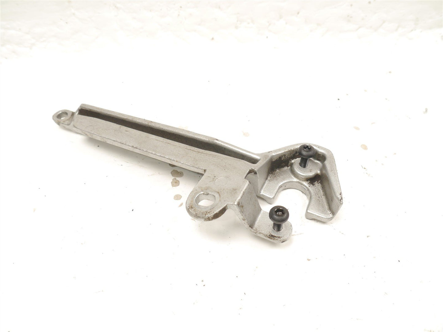 TRIUMPH SPRINT 955i RS 1999-2004 REAR SEAT LOCK MOUNT
