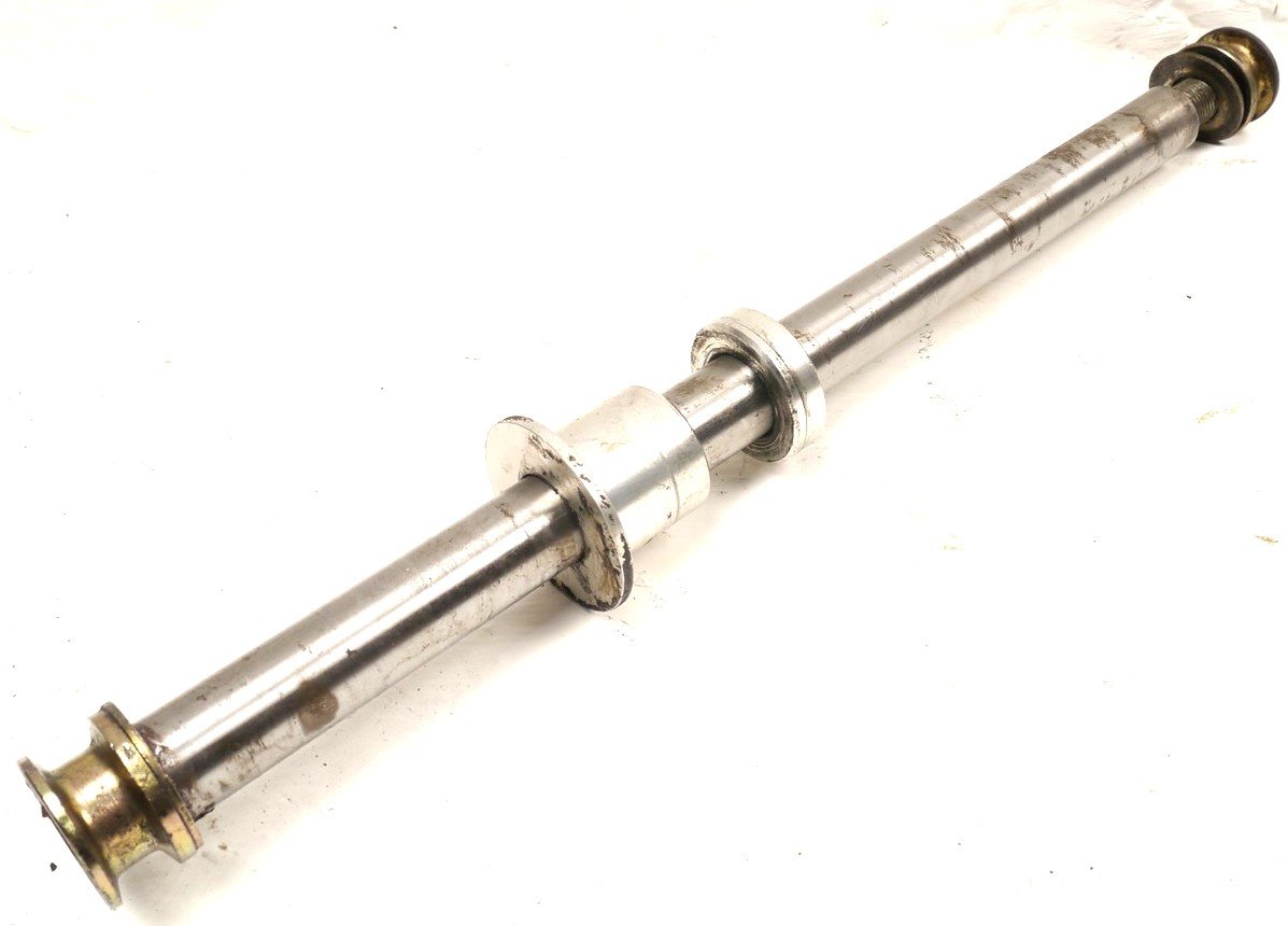 TRIUMPH TRIDENT SPRINT 900 1992-1998 REAR WHEEL SPINDLE