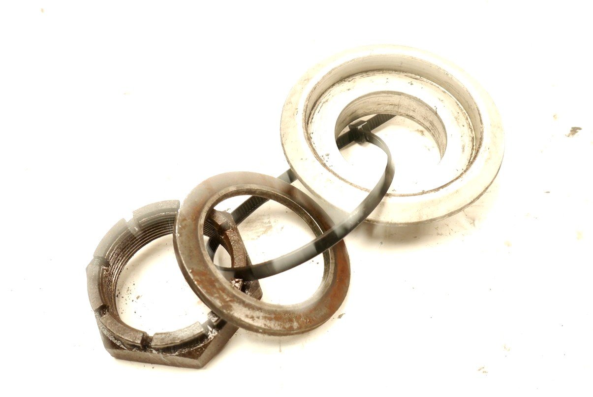 TRIUMPH SPRINT ST 955I 1999-2004 REAR WHEEL NUT & SPACER