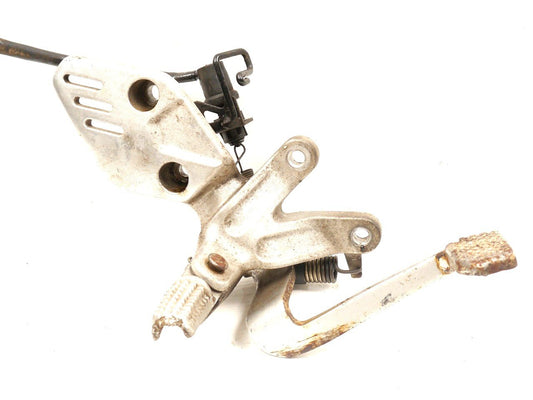 YAMAHA XSR125 2021-2026 FRONT RIGHT FOOTREST HANGER