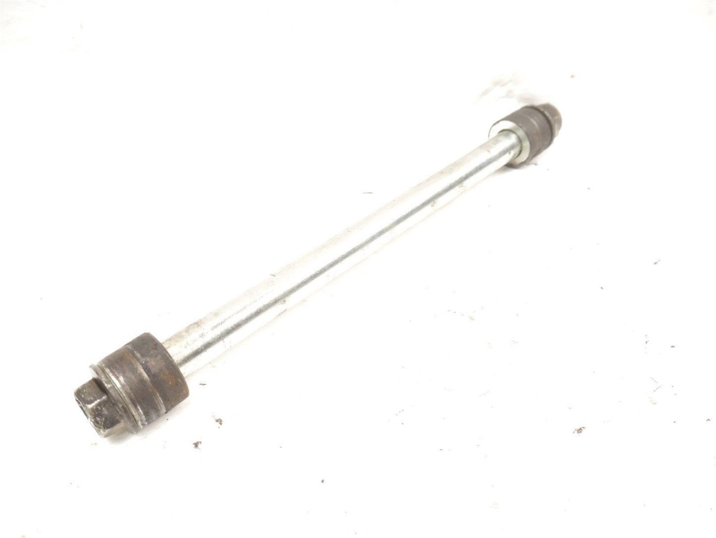 YAMAHA XSR125 2021-2026 FRONT WHEEL SPINDLE