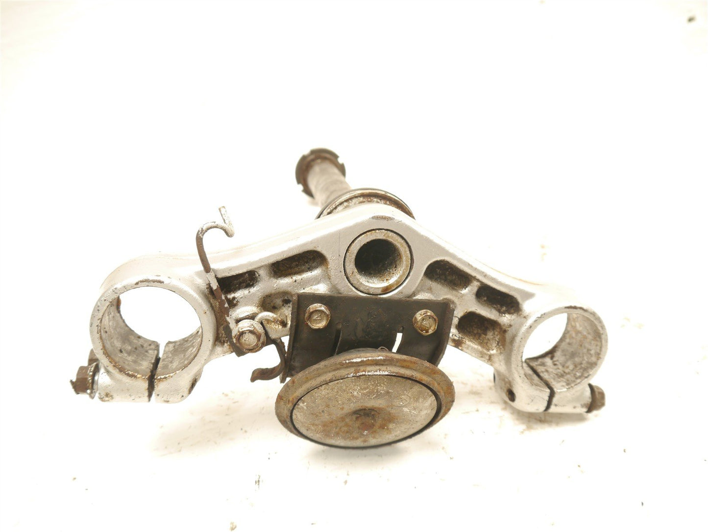 SUZUKI VX800 BOTTOM FORK YOKE