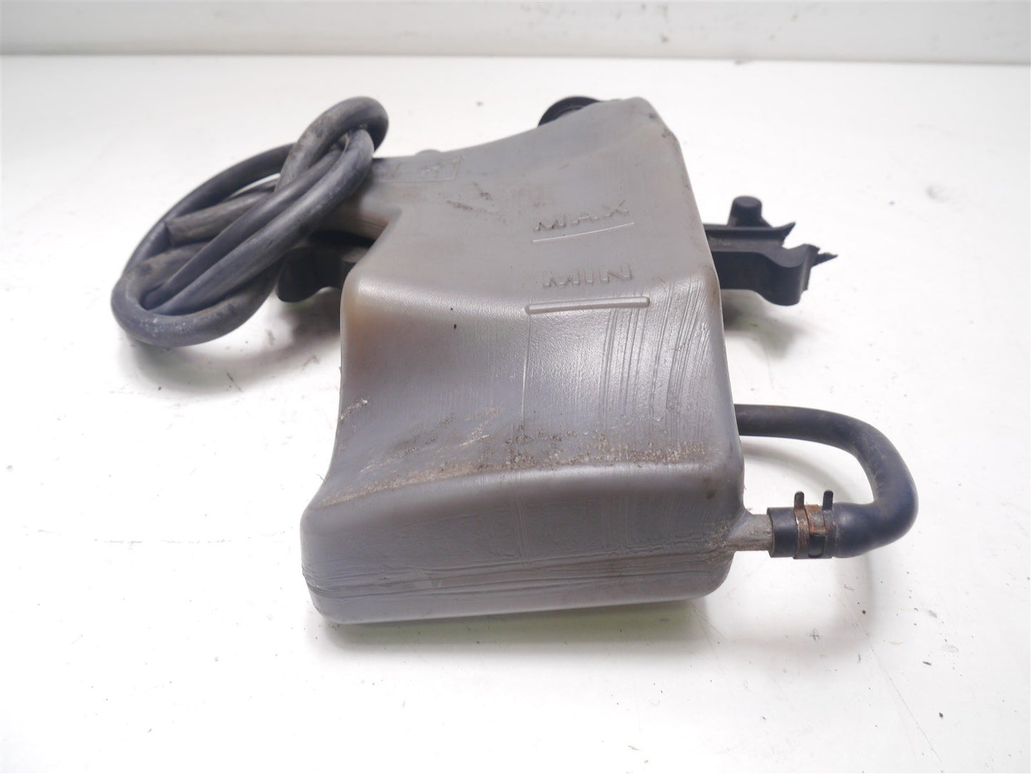 TRIUMPH SPRINT 1050 ST 2005-2009 WATER COOLANT RESERVOIR WITH CAP& MOUNT