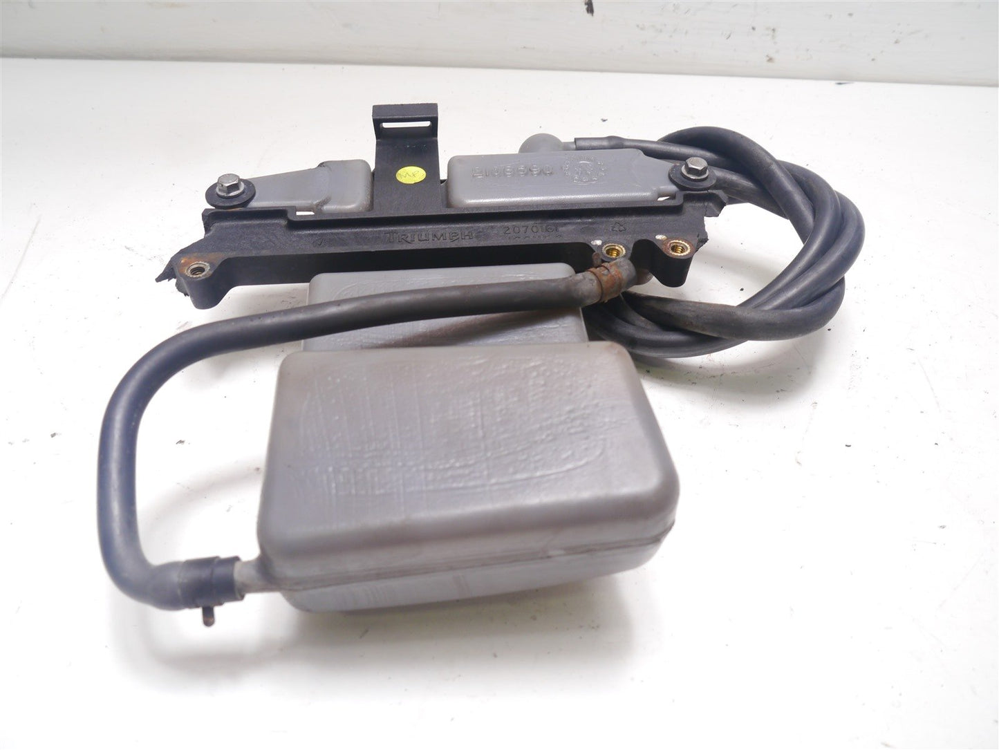 TRIUMPH SPRINT 1050 ST 2005-2009 WATER COOLANT RESERVOIR WITH CAP& MOUNT