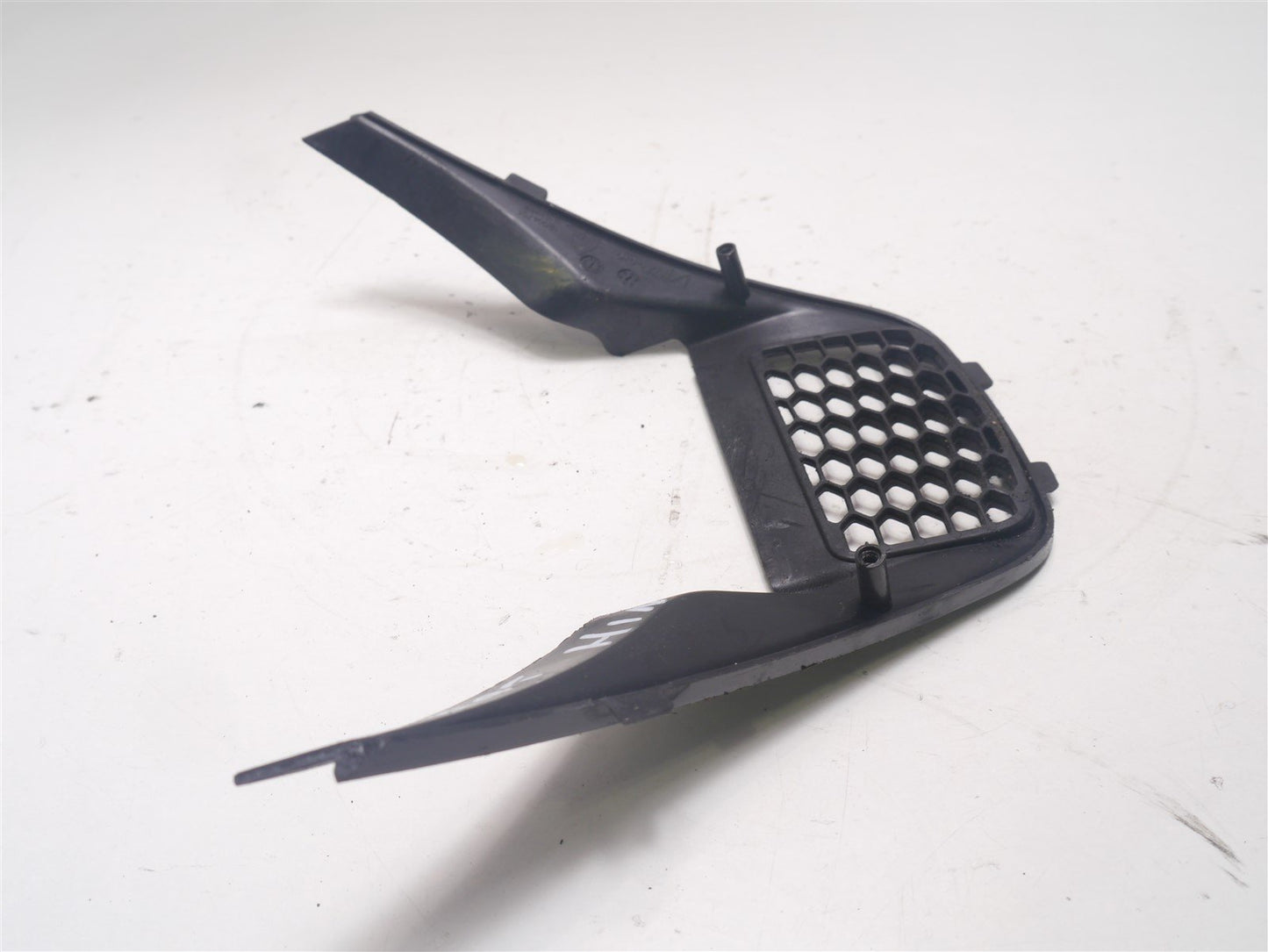 PIAGGIO MEDLEY 125 2016 ONWARD JUST 4933 MILES! SEAT HINGE FAIRING TRIM