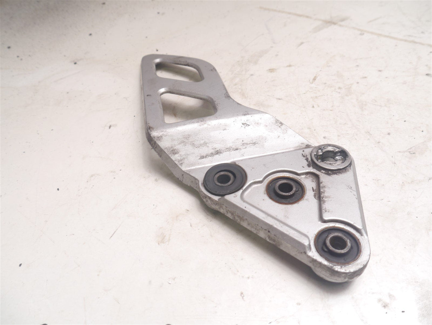 SUZUKI GSF 650 BANDIT 2005-2006 JUST 14K! FRONT LEFT FOOTREST HANGER