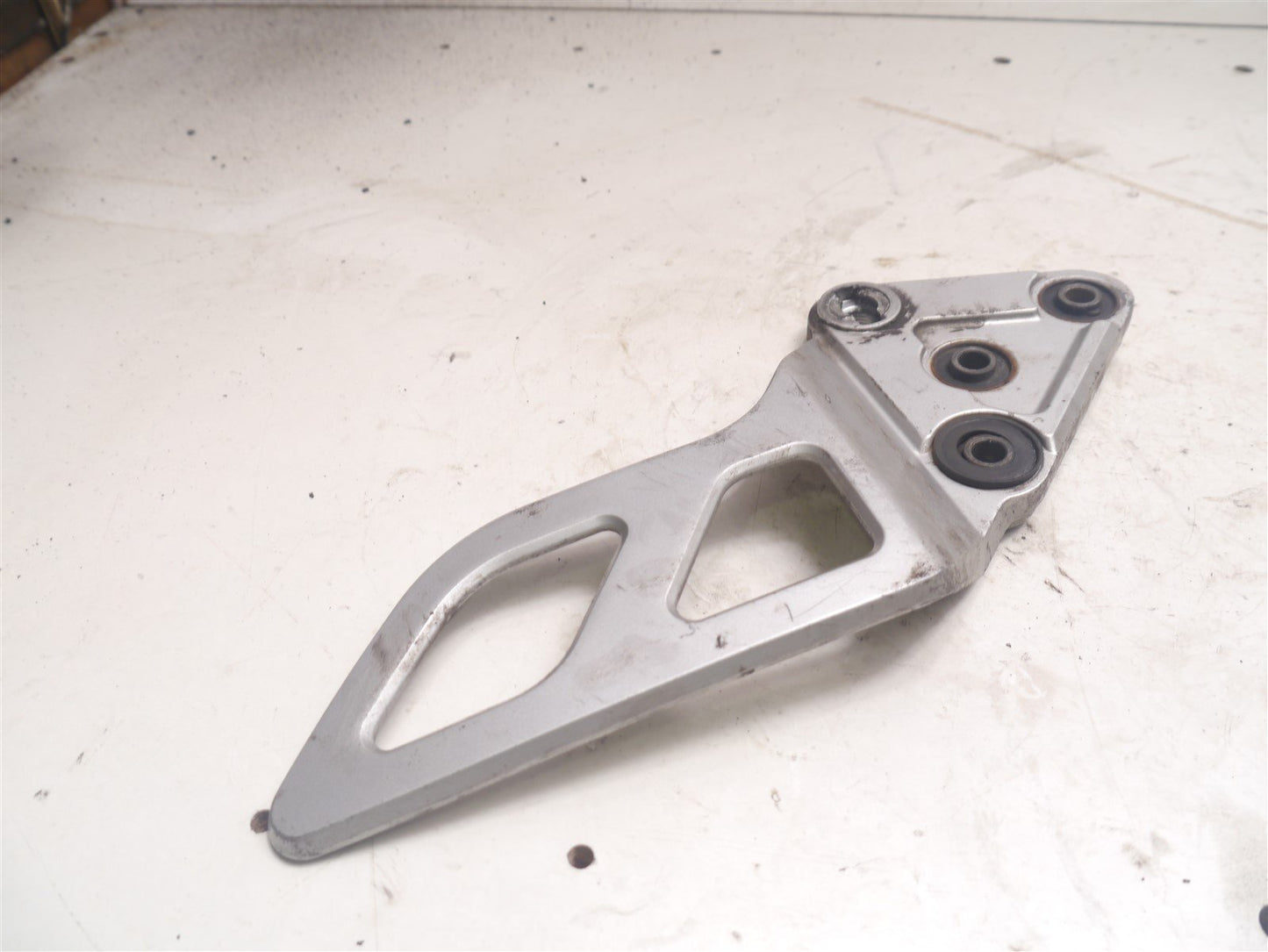 SUZUKI GSF 650 BANDIT 2005-2006 JUST 14K! FRONT LEFT FOOTREST HANGER