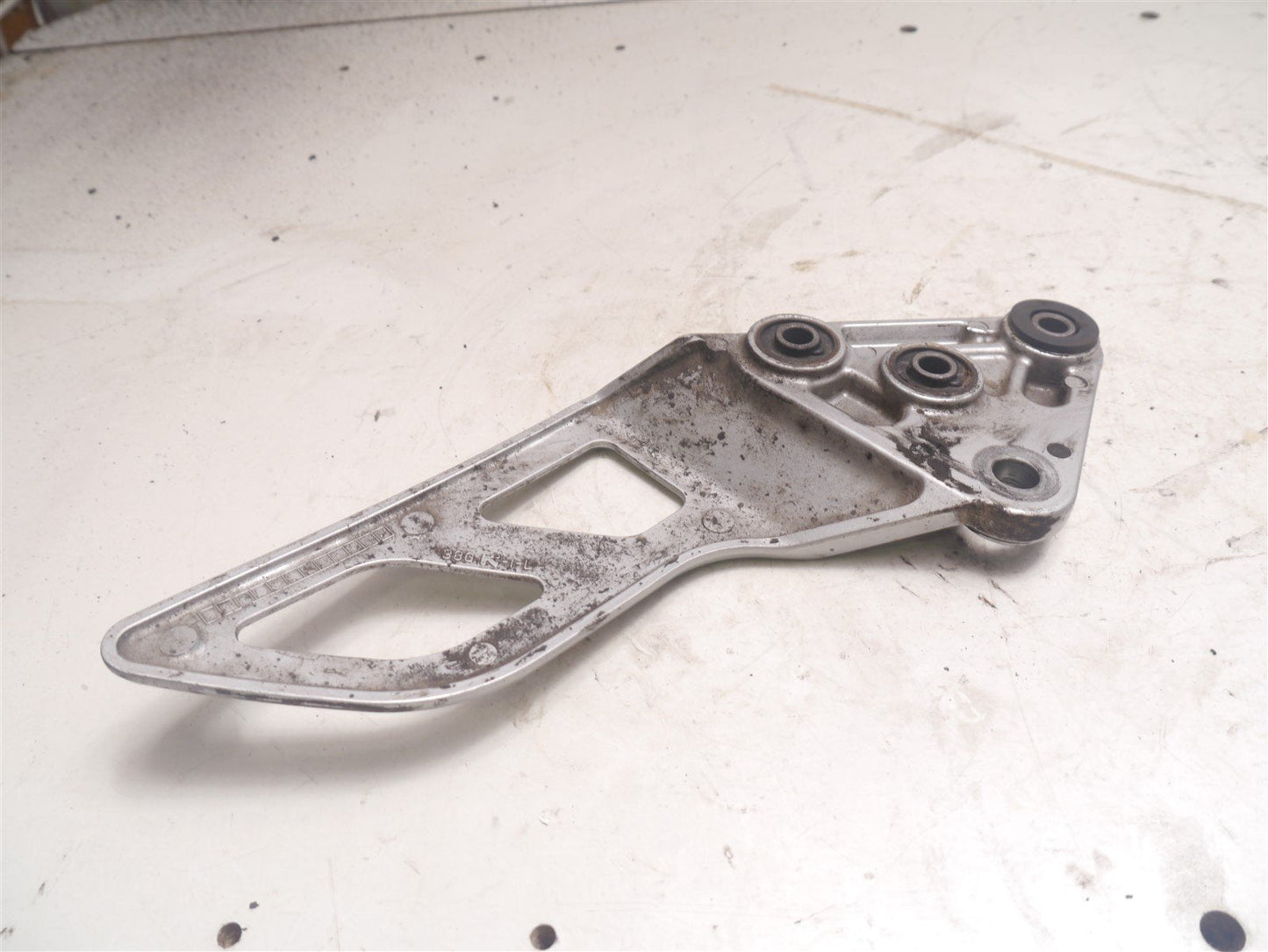 SUZUKI GSF 650 BANDIT 2005-2006 JUST 14K! FRONT LEFT FOOTREST HANGER