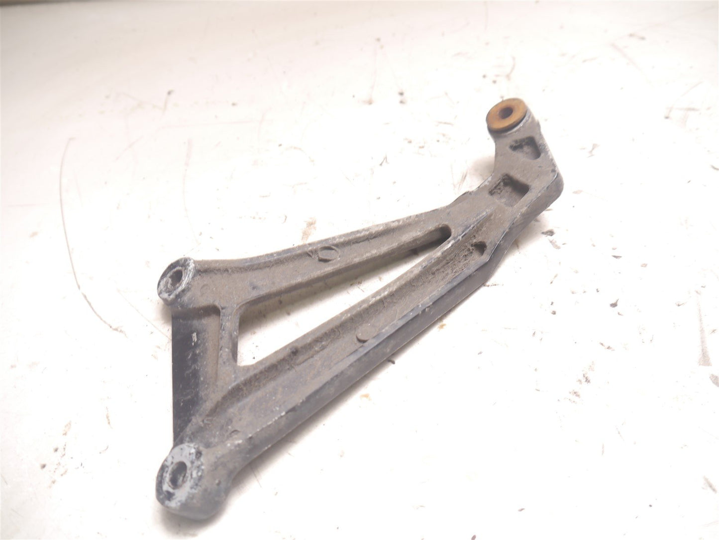 HONDA CBR125R CBR125 CBR 125 R 2004-2006 RIGHT REAR FOOTREST HANGER