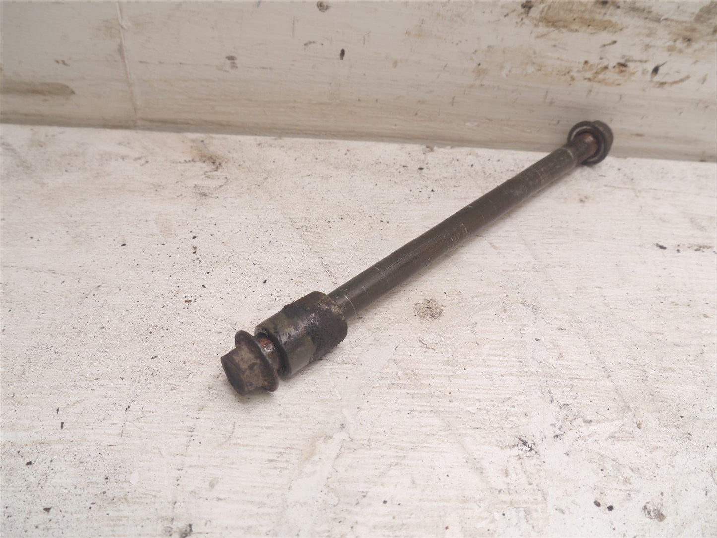 LEXMOTO MATADOR 125 ZS125T-40 2015-2017 FRONT WHEEL SPINDLE AXLE