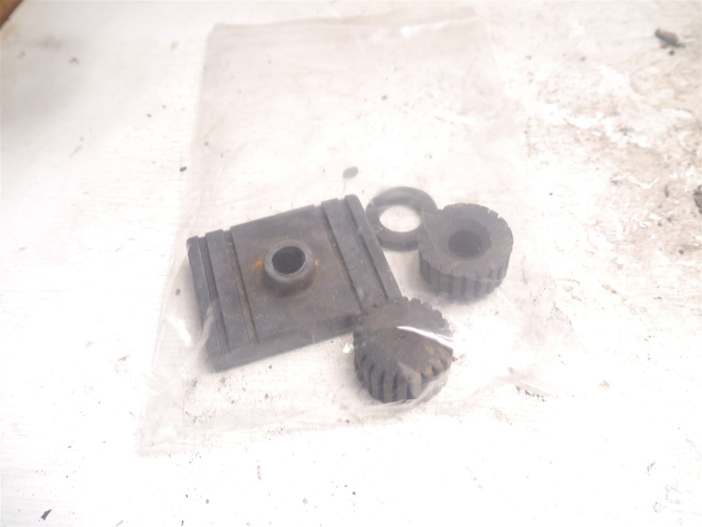 SYM WOLF SB125 2012-2021 FUEL TANK RUBBERS