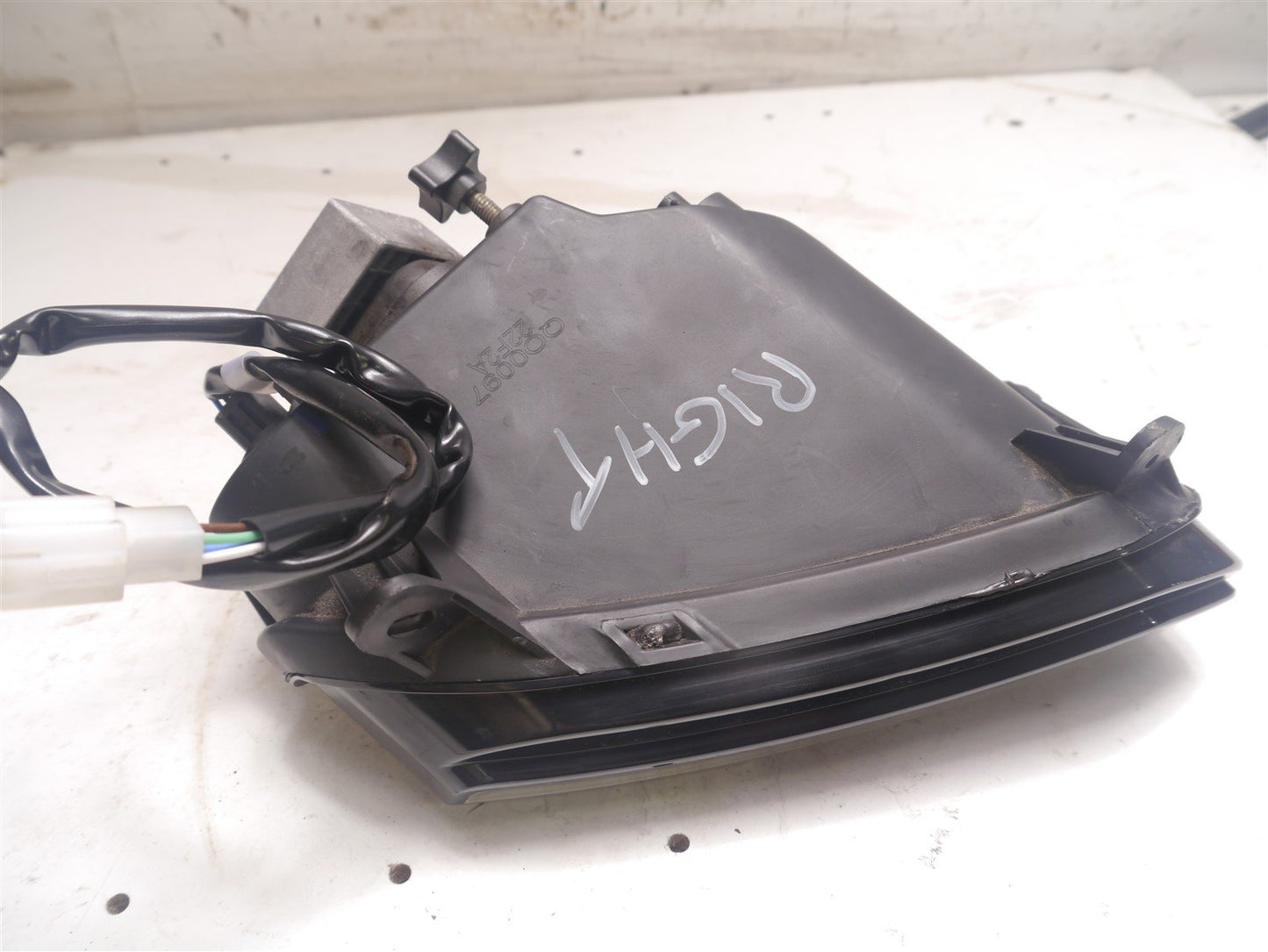 LEXMOTO AURA 125 2020-2021 RIGHT HEADLIGHT
