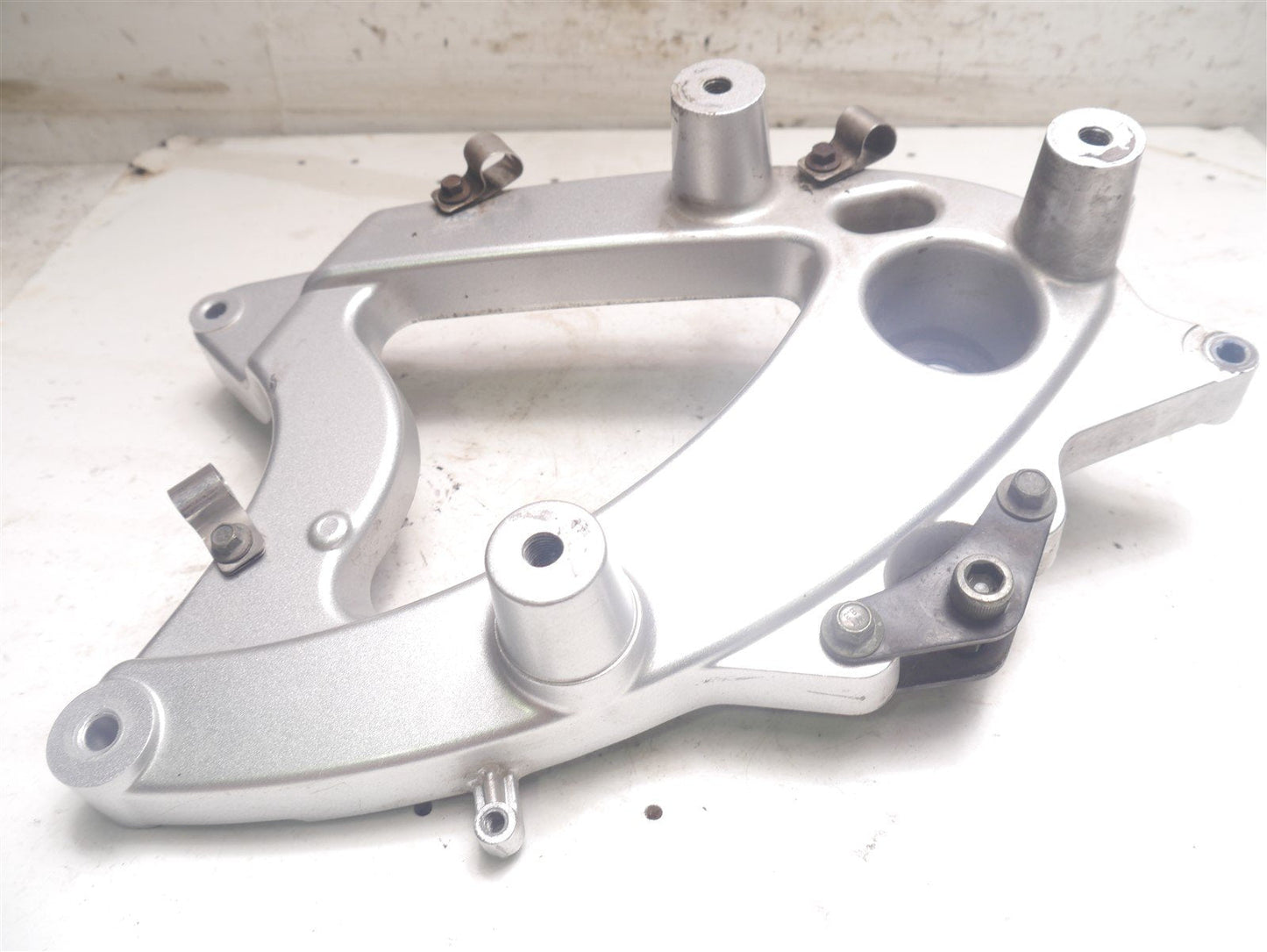 LEXMOTO AURA 125 2020-2021 REAR WHEEL & EXHAUST MOUNT