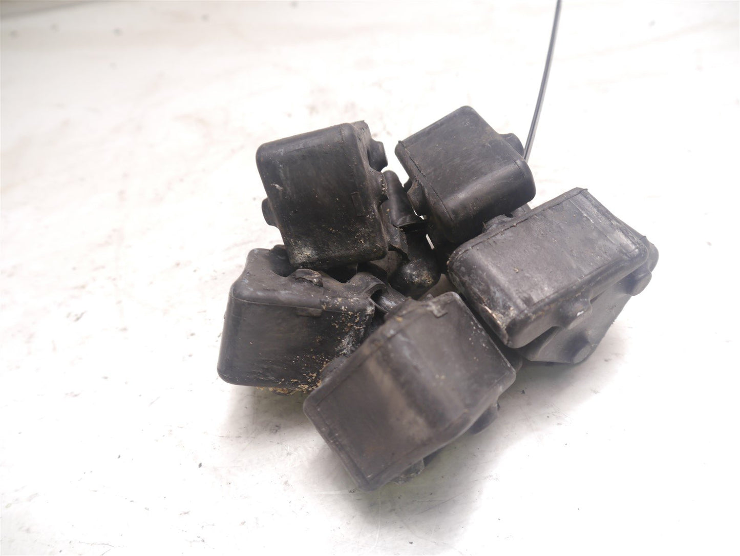 HONDA CBR600 F4 1999-2000 REAR WHEEL CUSH DRIVE RUBBERS