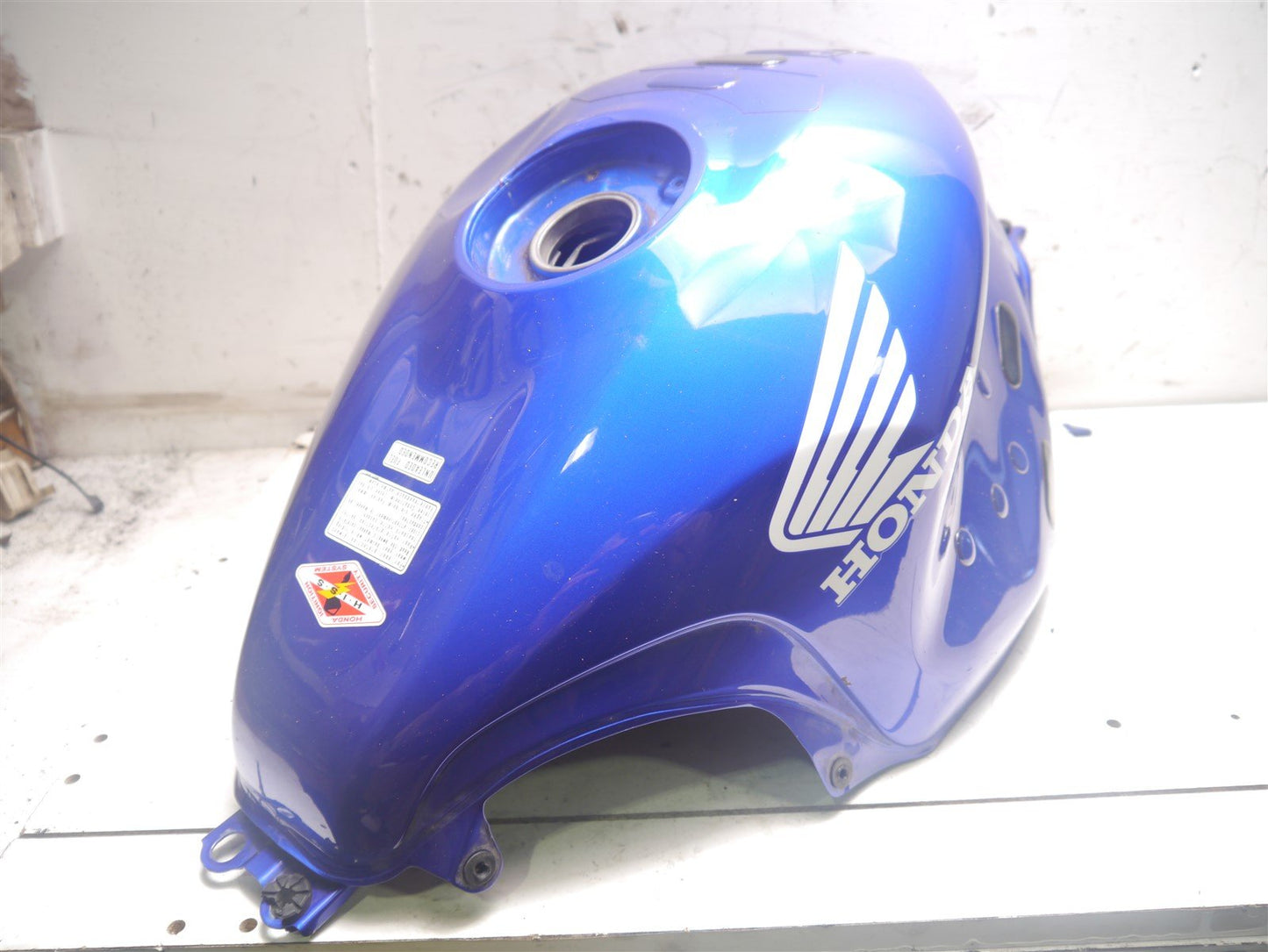 HONDA CBR600 F4 1999-2000 FUEL TANK