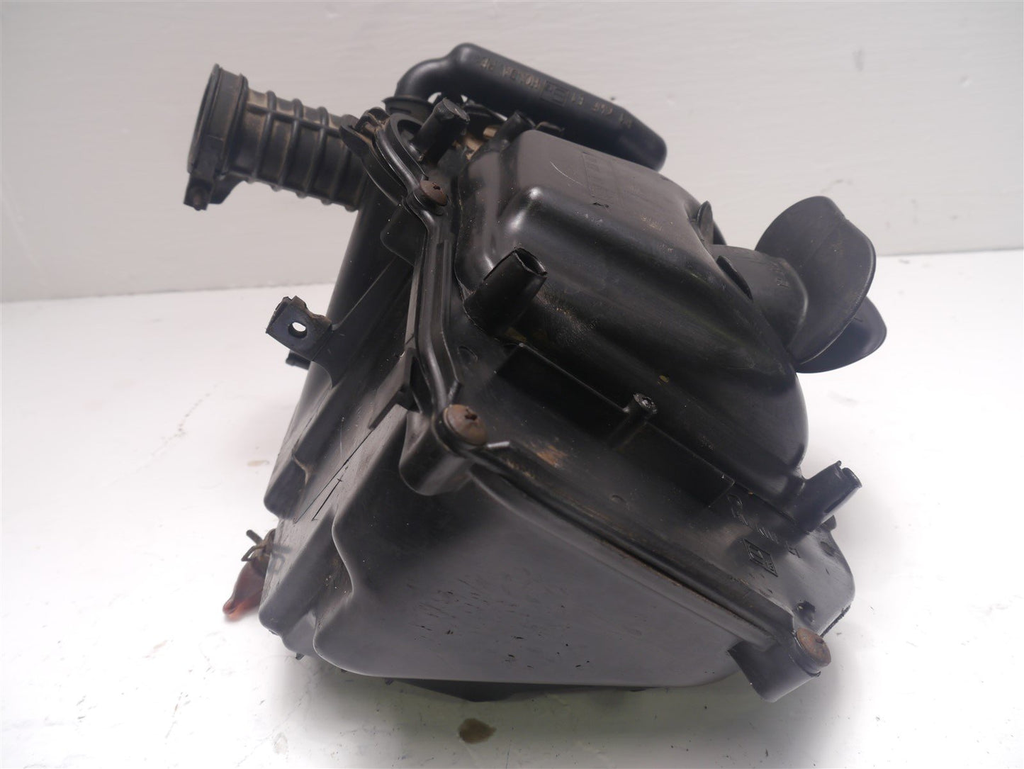 HONDA CBF125 2009-2013 AIRBOX ASSEMBLY AND RUBBER