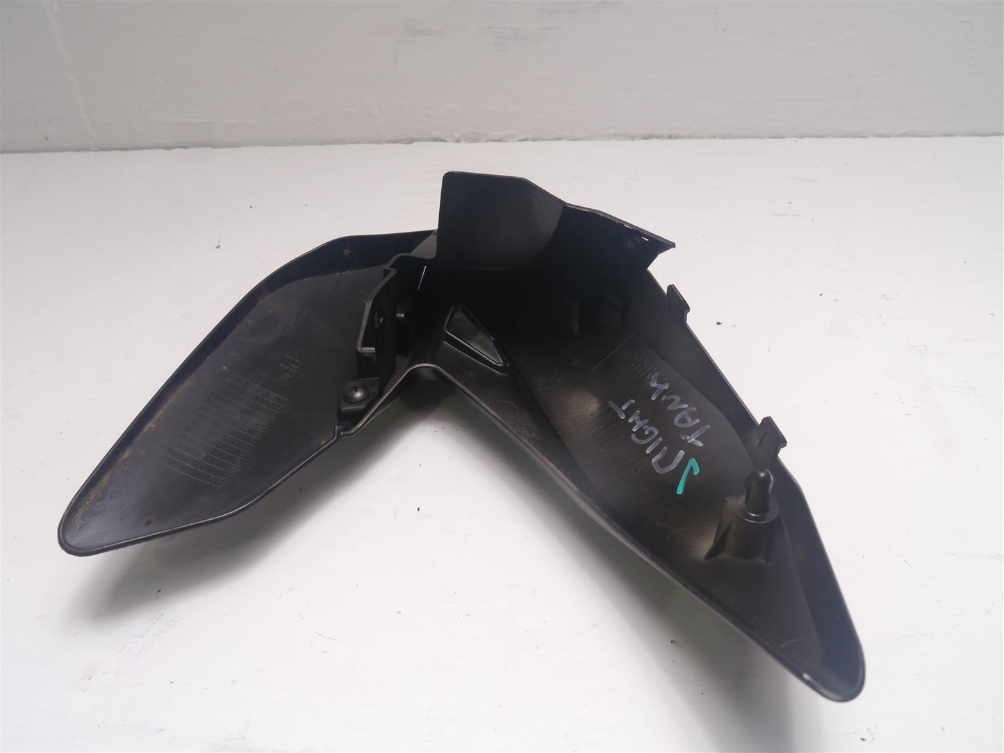 LEXMOTO RIOT 125 2019-2021 RIGHT TANK FAIRING