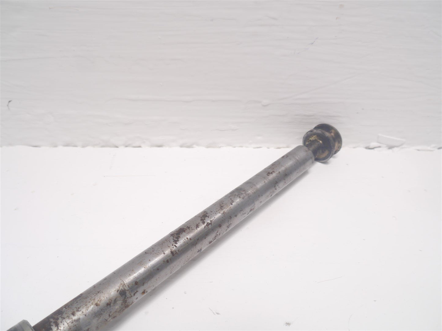 TRIUMPH TROPHY 900 1990-1994 REAR WHEEL SPINDLE