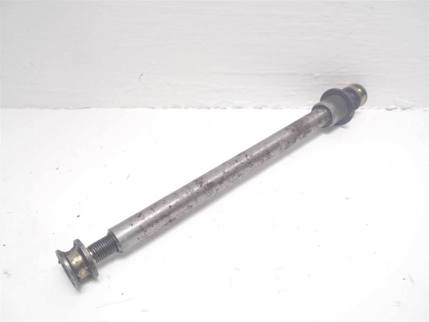 TRIUMPH TROPHY 900 1990-1994 REAR WHEEL SPINDLE