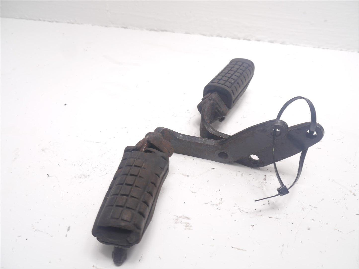 HONDA CB TWO FIFTY FRONT PEGS AND HANGERS