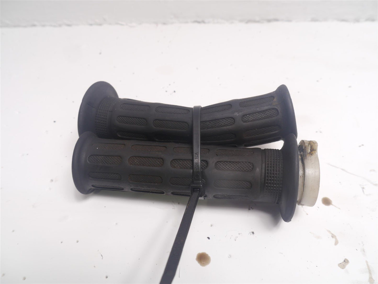 HONDA CB TWO FIFTY THROTTLE TUBE AND GRIPS