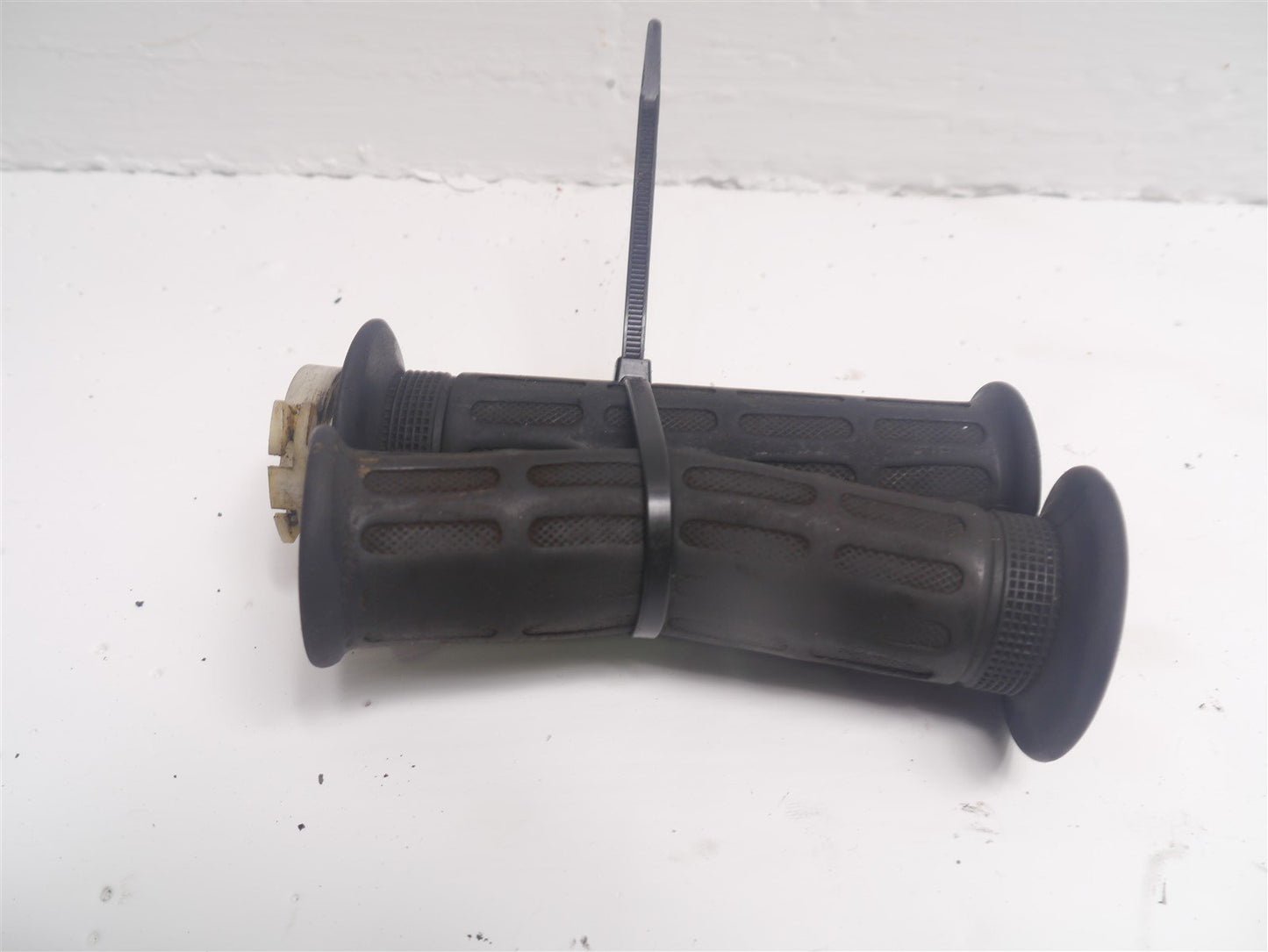 HONDA CB TWO FIFTY THROTTLE TUBE AND GRIPS