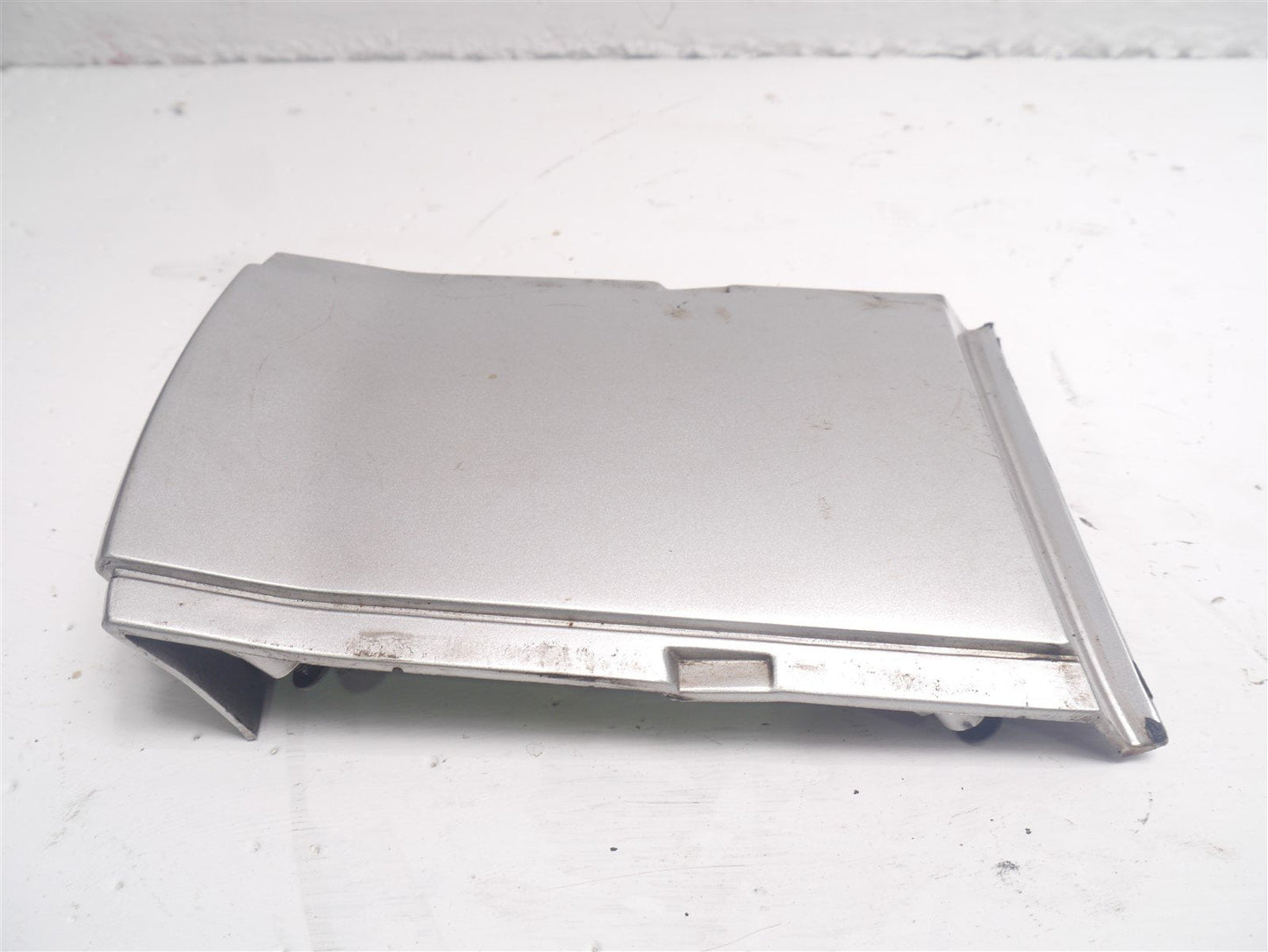 YAMAHA FZS600 1998-2001 TAIL FAIRING WITH SCREWS IN SILVER