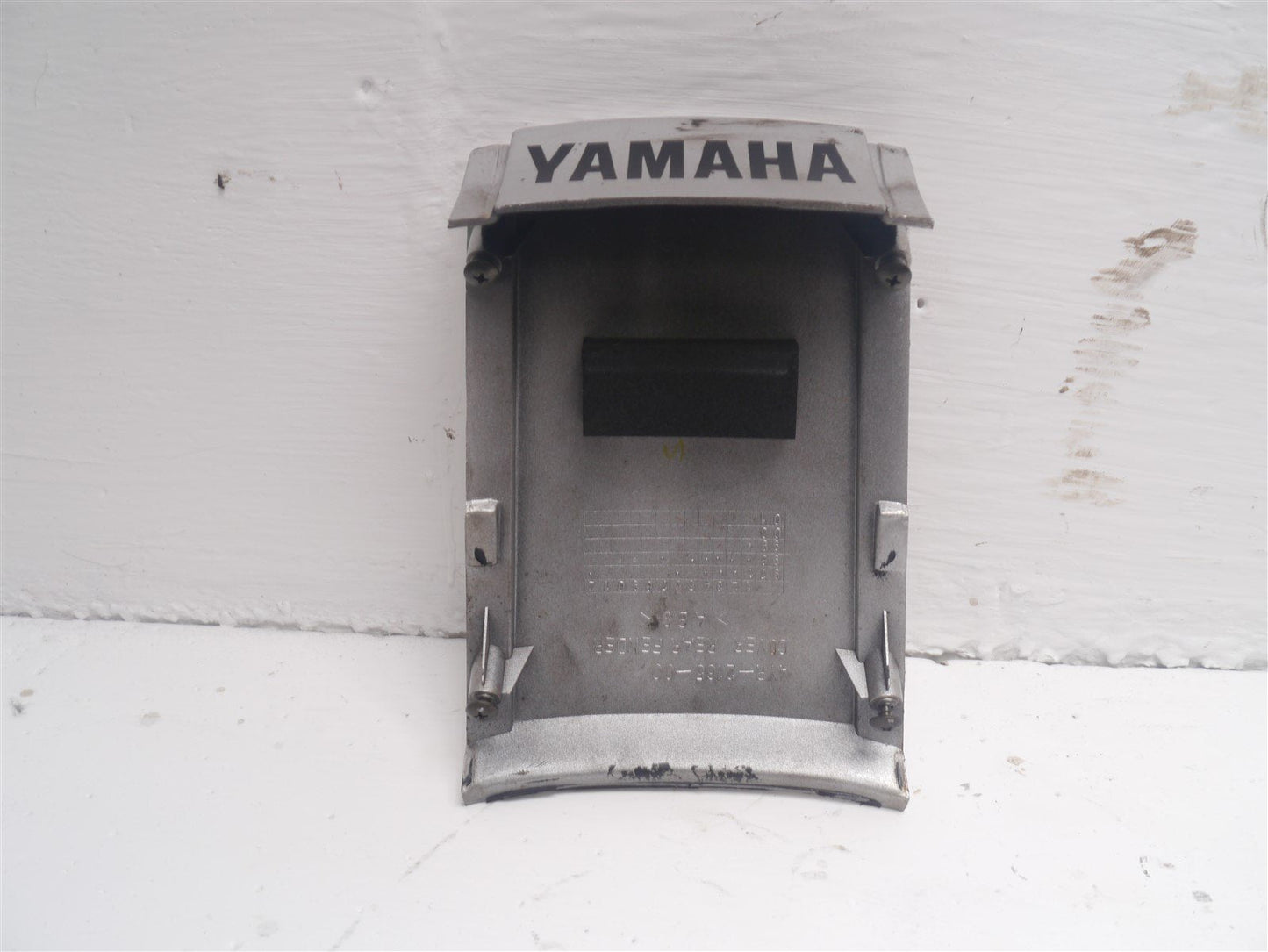 YAMAHA FZS600 1998-2001 TAIL FAIRING WITH SCREWS IN SILVER