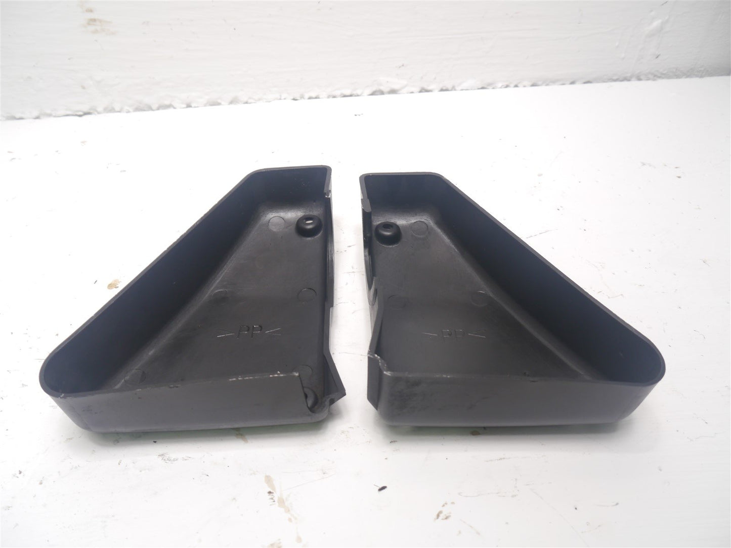YAMAHA FZS600 1998-2001 AIRBOX END COVERS X 2