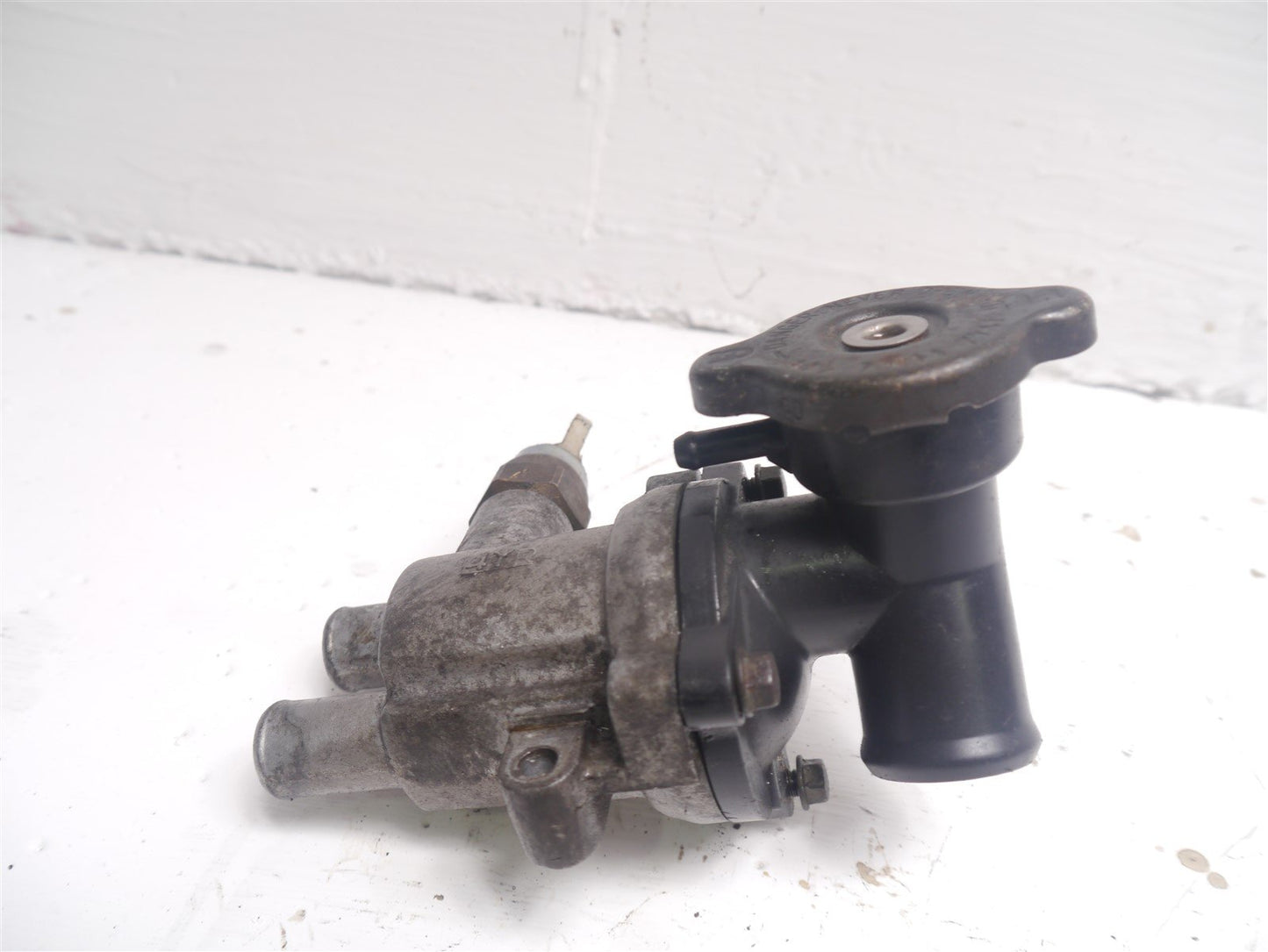 YAMAHA FZS600 1998-2001 THERMOSTAT HOUSING