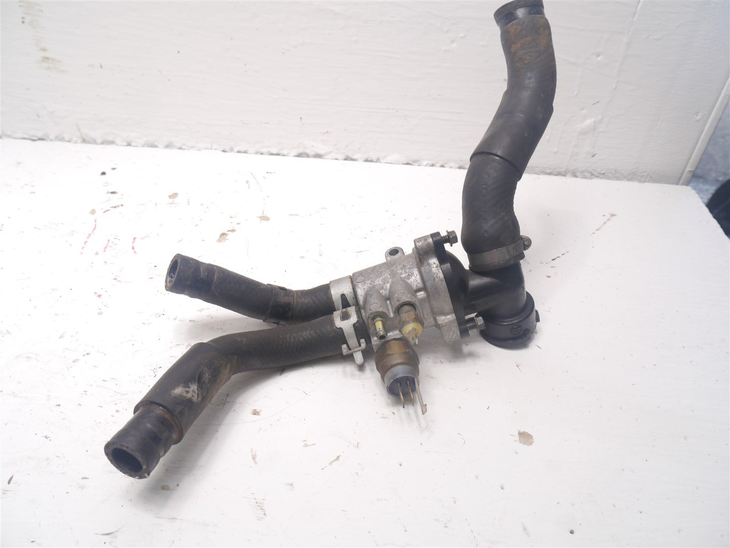 YAMAHA FZS600 1998-2001 THERMOSTAT HOUSING AND HOSES