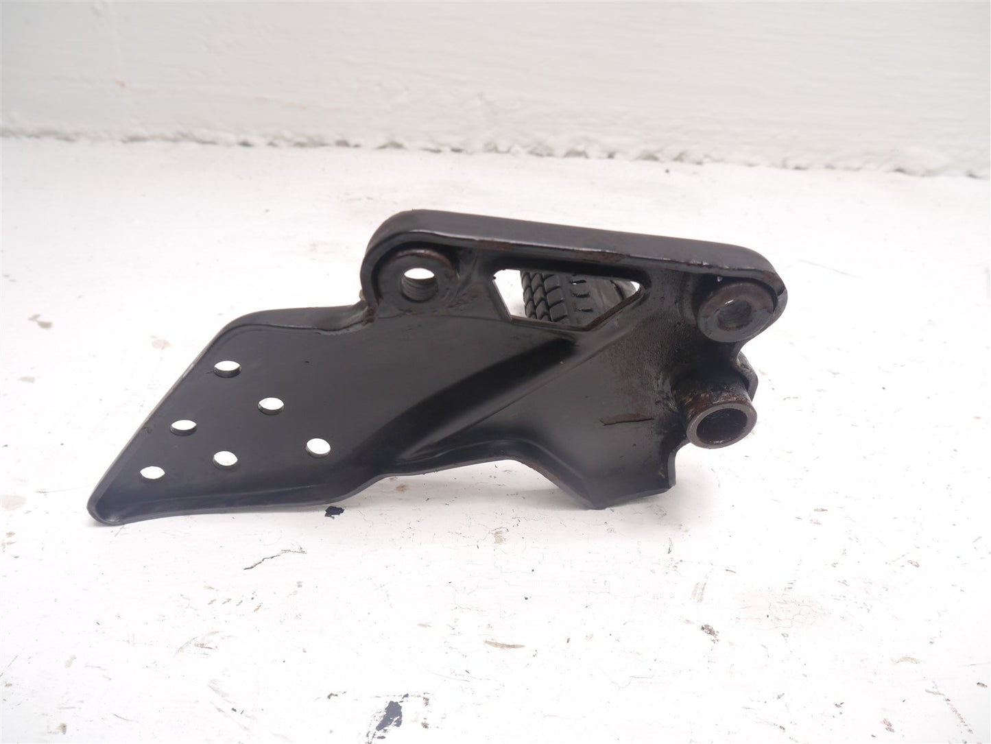 LEXMOTO FALCON 125 2018-2020 FRONT LEFT FOOTREST HANGER AND PEG