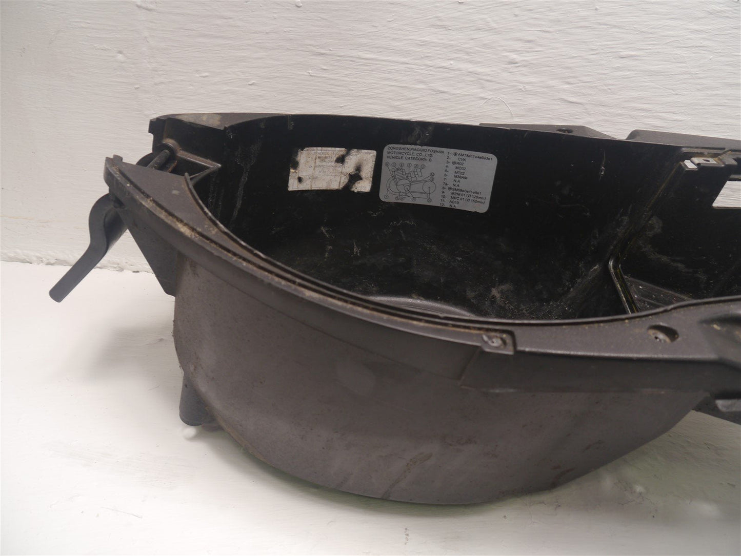 APRILIA SR 125 MOTARD 2012-2016 UNDERSEAT STORAGE TUB