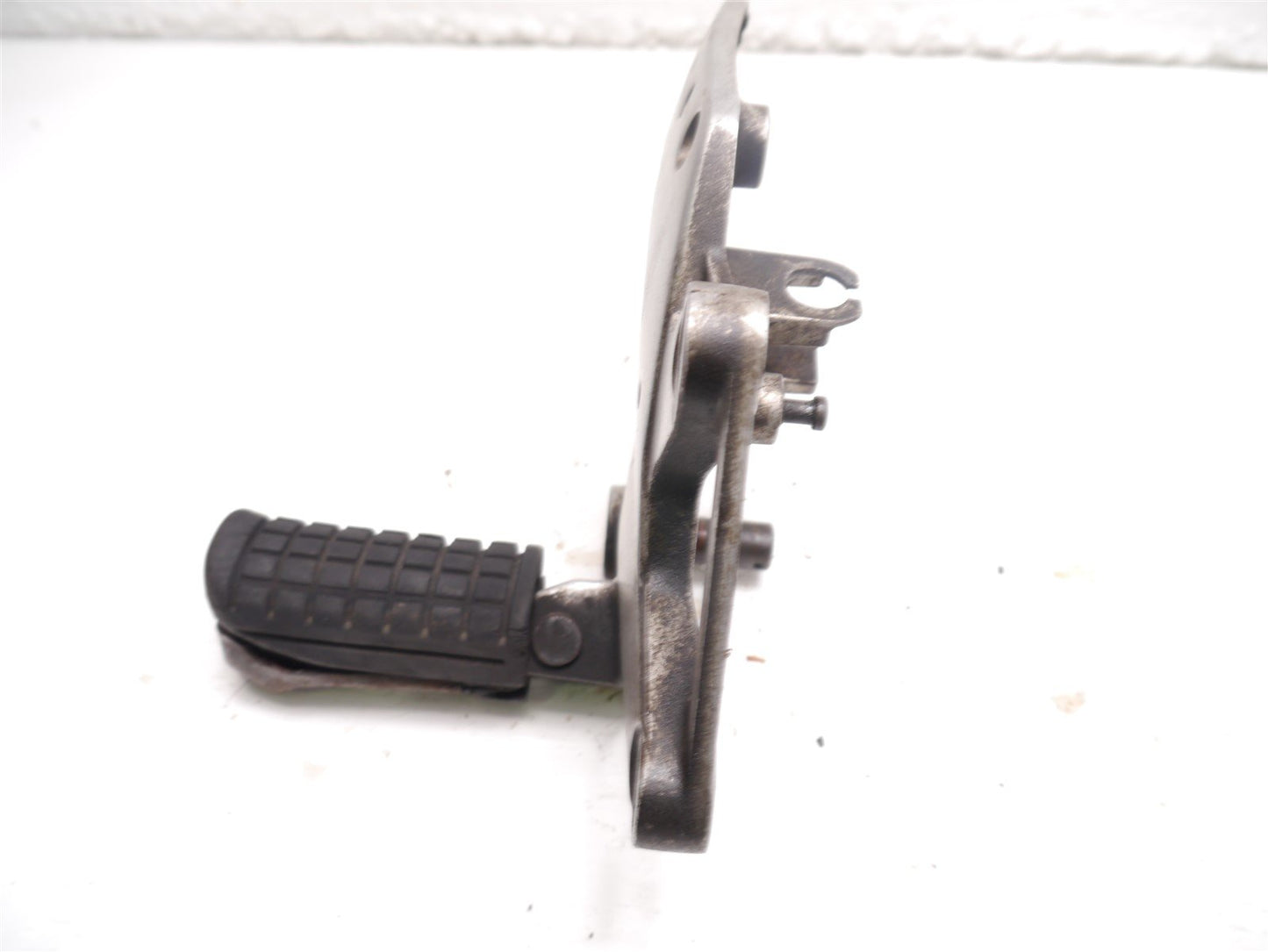 HONDA CBR125 R 2004-2006 FRONT RIGHT FOOTREST HANGER AND PEG