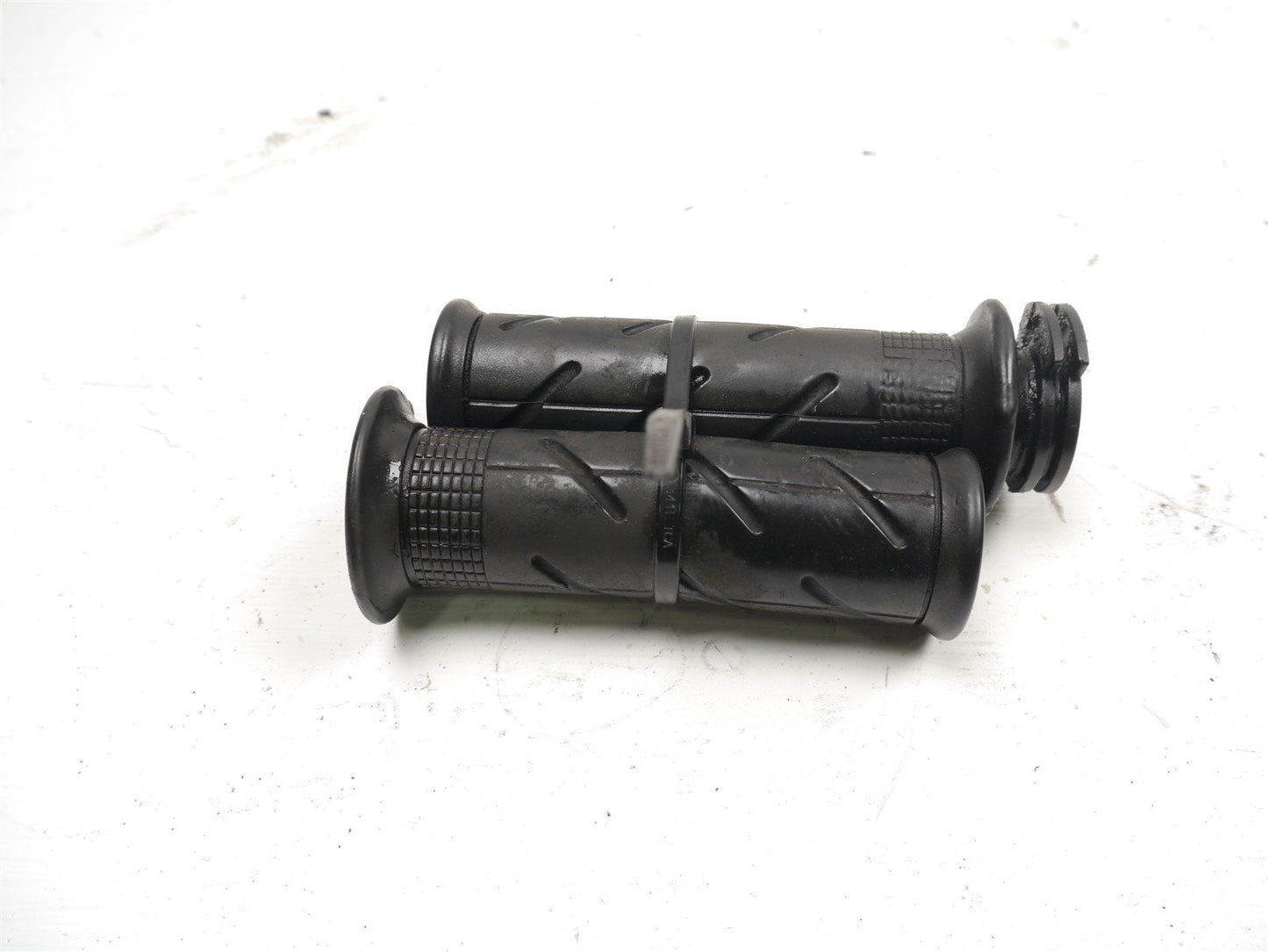 HONDA PCX125 2010-2013 THROTTLE TUBE AND GRIPS
