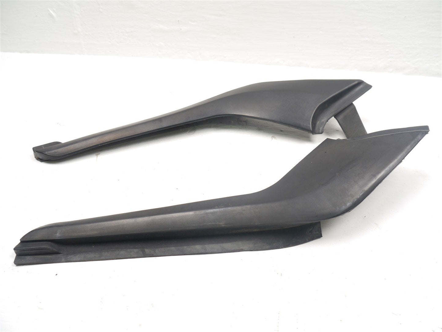 TRIUMPH SPRINT GT 1050 2010-2017 FUEL TANK SIDE RUBBERS