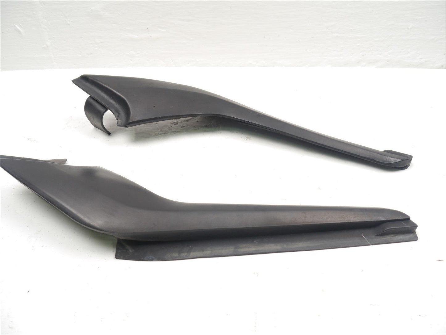 TRIUMPH SPRINT GT 1050 2010-2017 FUEL TANK SIDE RUBBERS