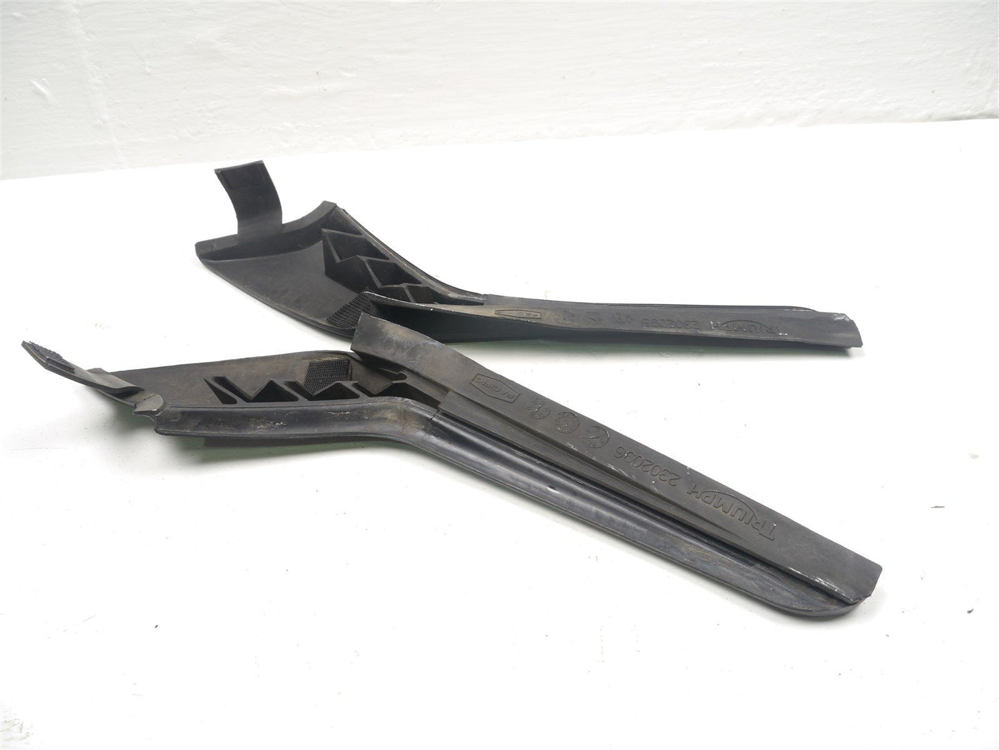 TRIUMPH SPRINT GT 1050 2010-2017 FUEL TANK SIDE RUBBERS