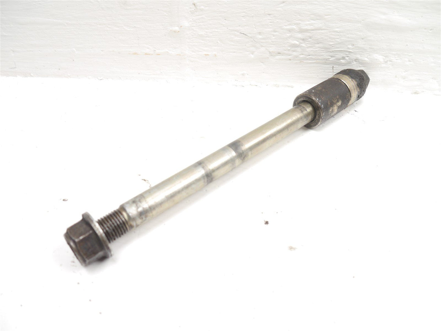 YAMAHA YBR125 2008-2010 REAR WHEEL SPINDLE
