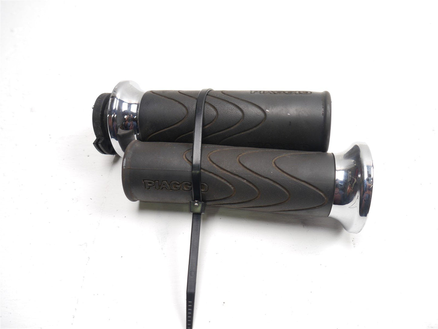 PIAGGIO LIBERTY 125 2010-2012 THROTTLE TUBE AND GRIPS
