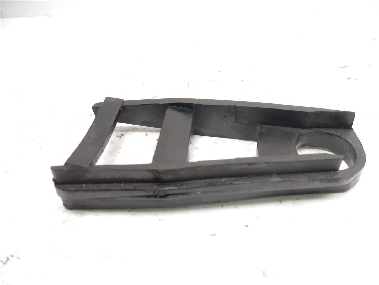 SUZUKI GSF 650 BANDIT 2005-2006 SWINGARM CHAIN PROTECTOR