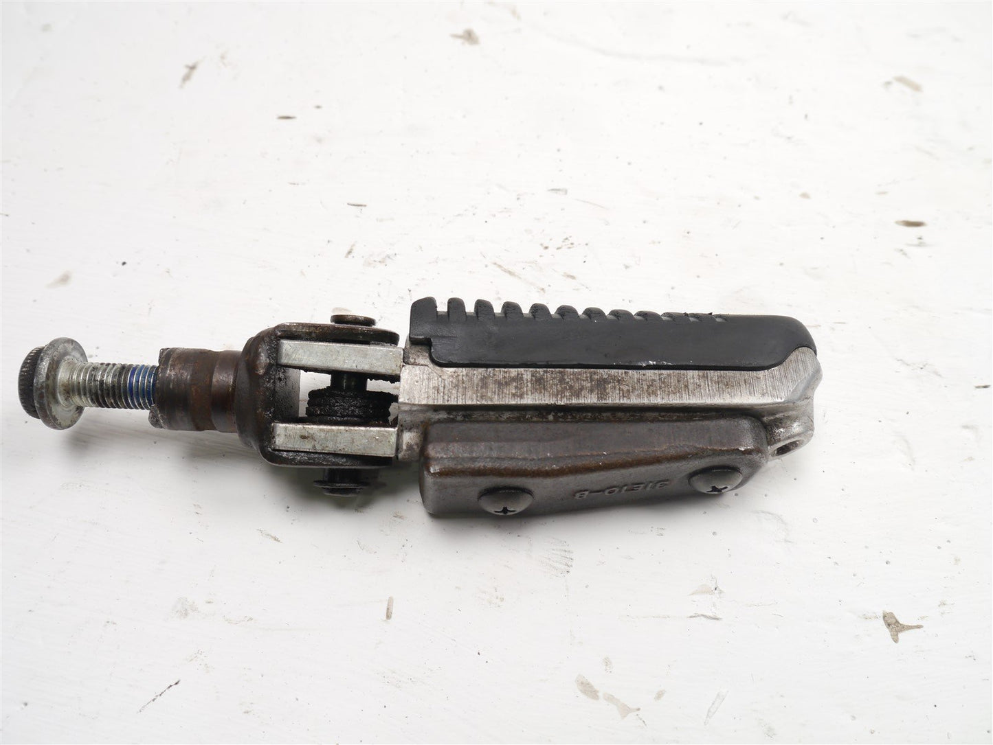 SUZUKI GSF 650 BANDIT 2005-2006 FRONT LEFT PEG FOOTREST
