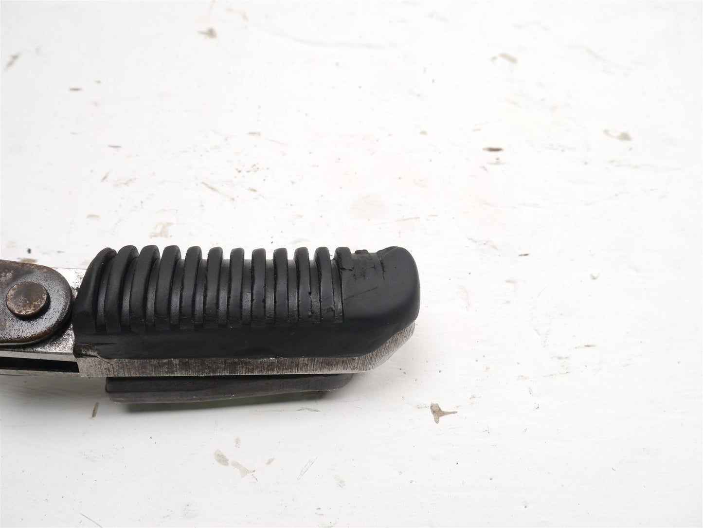 SUZUKI GSF 650 BANDIT 2005-2006 FRONT LEFT PEG FOOTREST