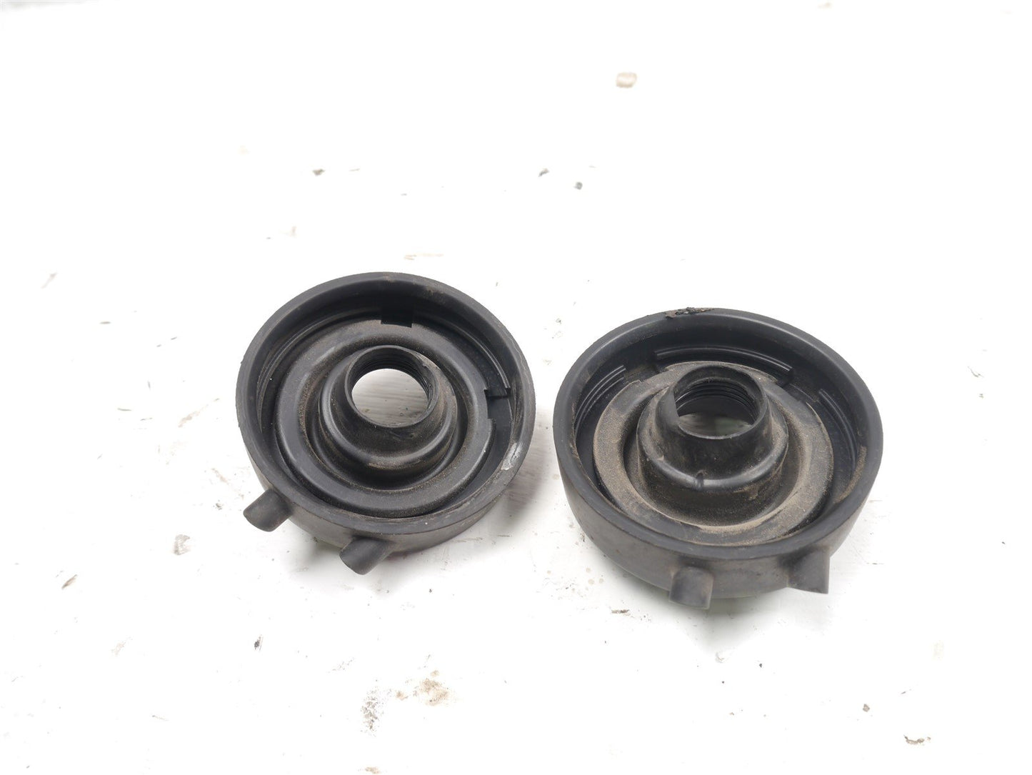 SUZUKI GSF 650 BANDIT 2005-2006 HEADLIGHT BULB RUBBERS X 2
