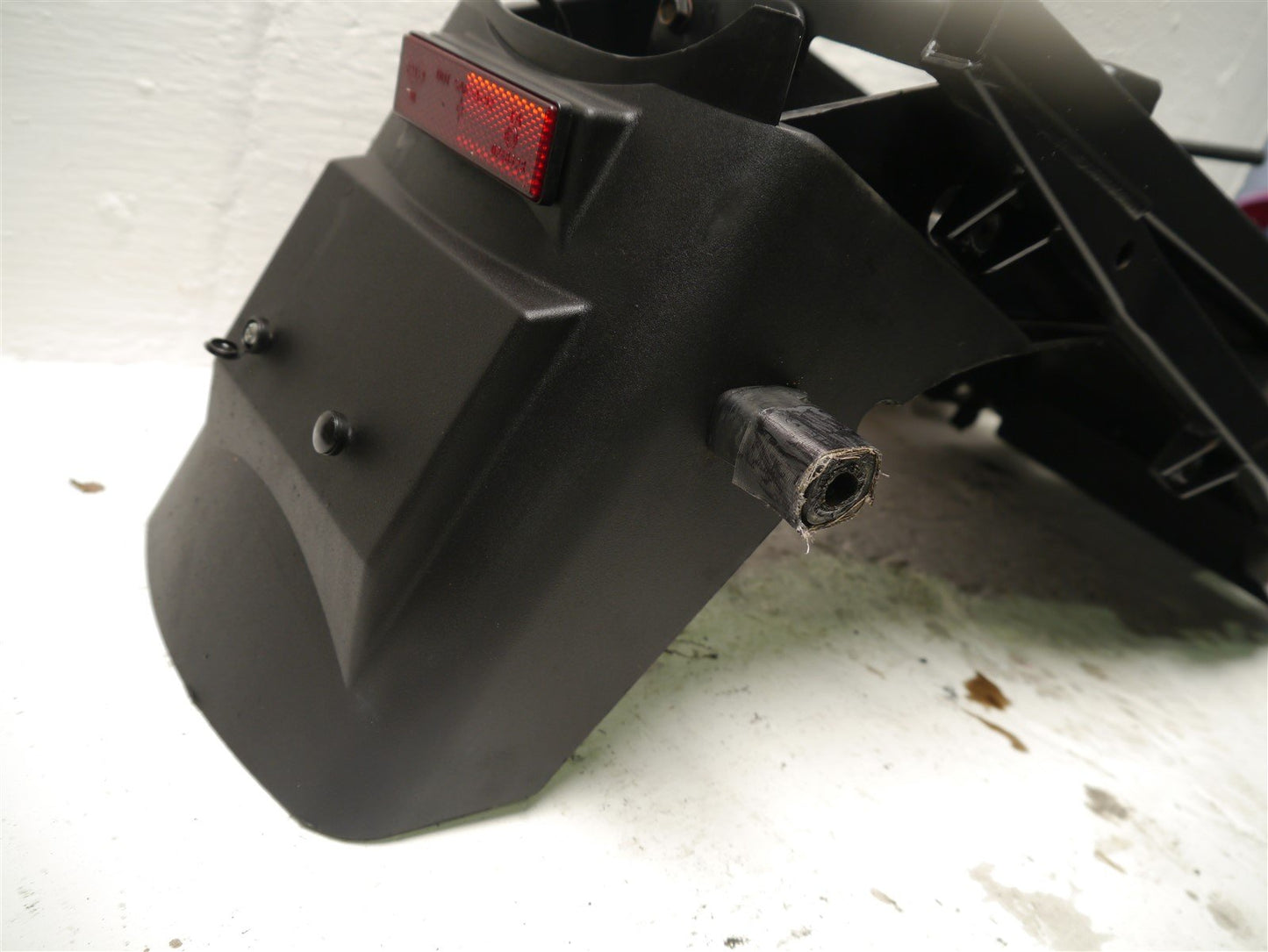 TRIUMPH SPRINT ST 955I 1999-2004 REAR SUBFRAME & MUDGUARD & RESERVOIR