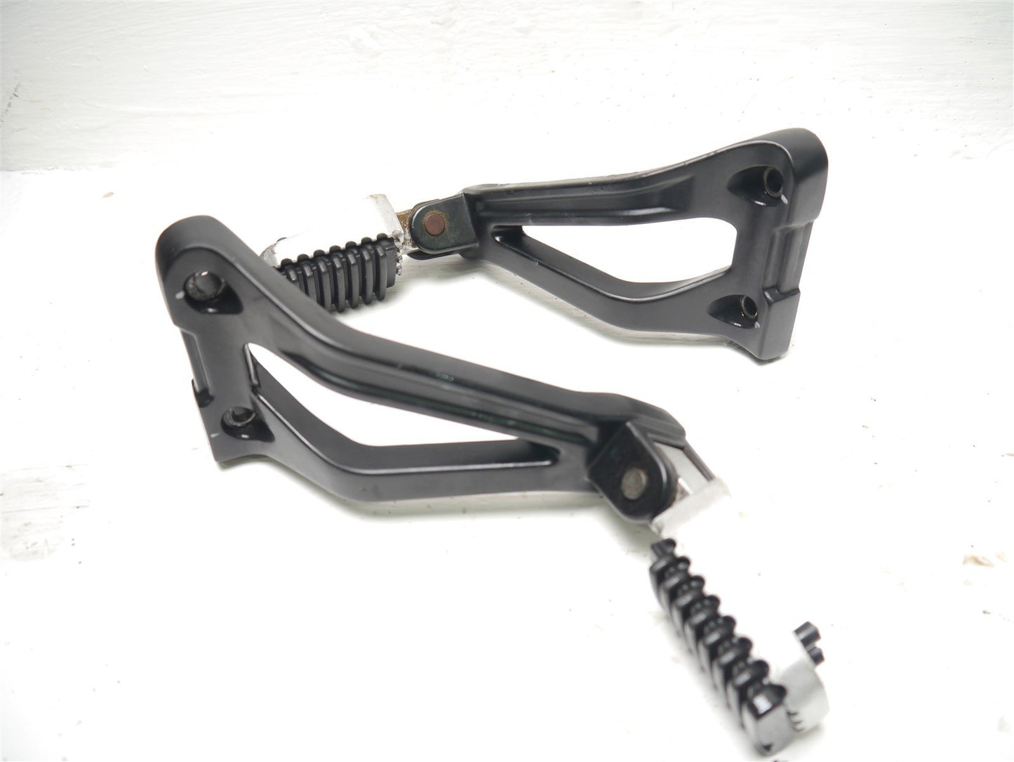 SINNIS TERRAIN 125 2021-2023 REAR FOOTREST HANGERS AND PEGS