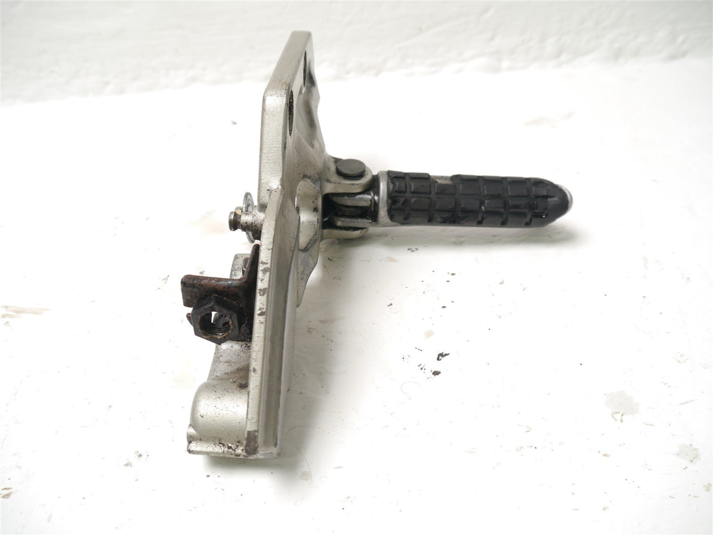 KAWASAKI ZZR1100 D 1993-2001 FRONT RIGHT FOOTREST HANGER AND PEG