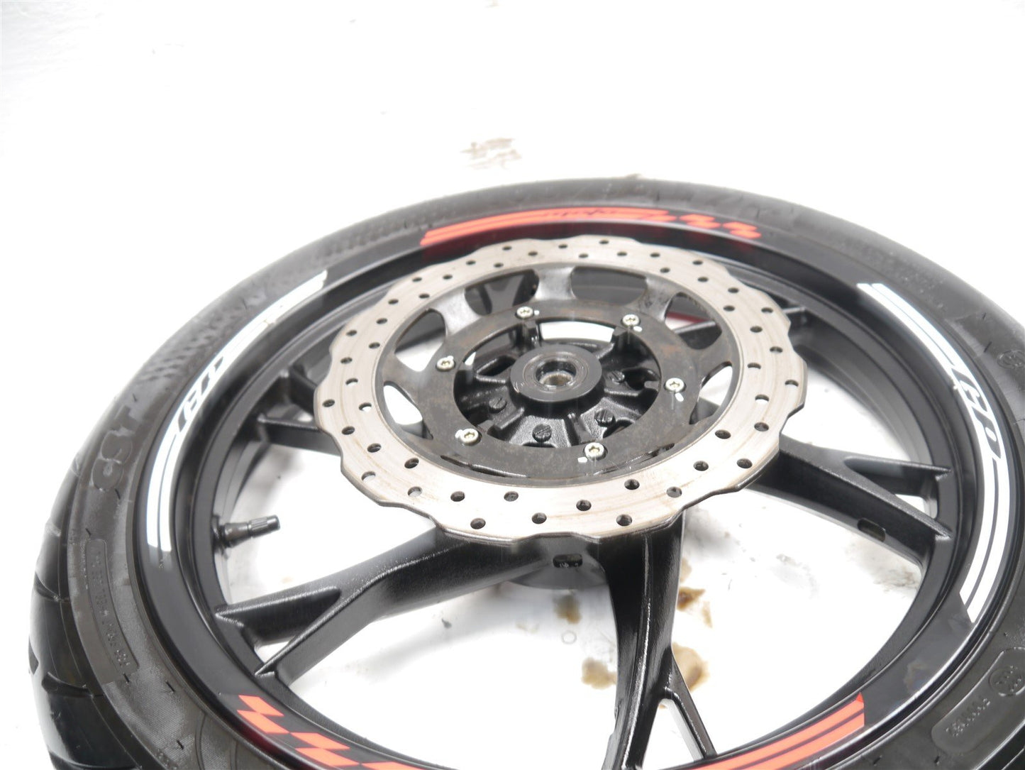 KEEWAY RKF 125 2021-2023 FRONT WHEEL AND TIRE